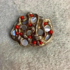 VTG Sarah Coventry Royal Hawaiian MOP Faux Coral Pendant Brooch Pin Gold Tone